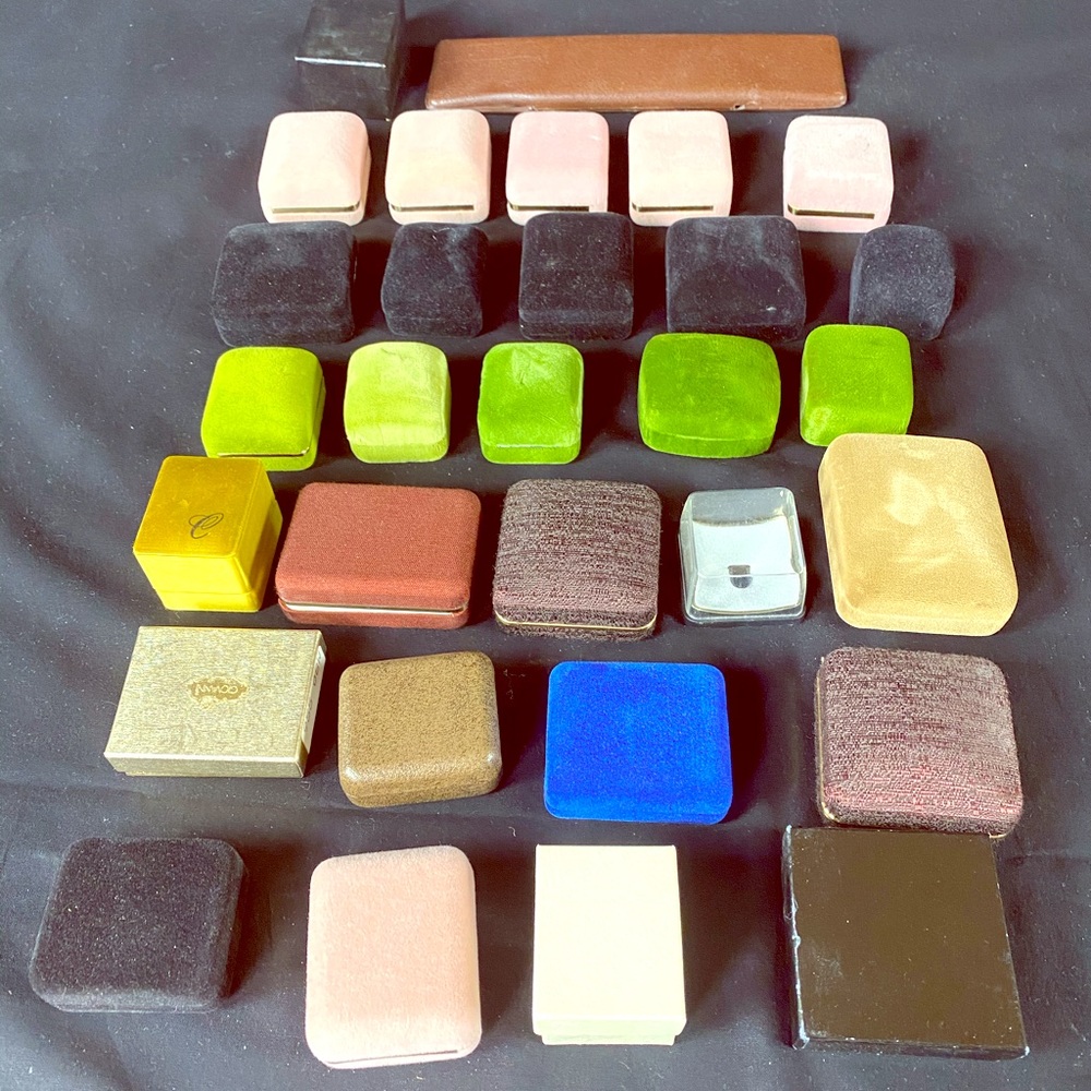 Jewelry boxes 30 pieces mostly velvet